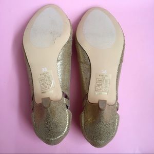 Chelsea Crew Shoes - NIB Chelsea Crew Gold Pumps Chelsea Crew Shoes - NIB Chelsea Crew Gold Pumps